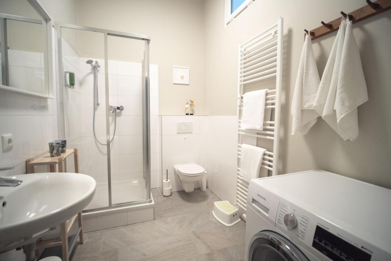 White Flat By Grazrentals With Cool Location & Free Parking Экстерьер фото
