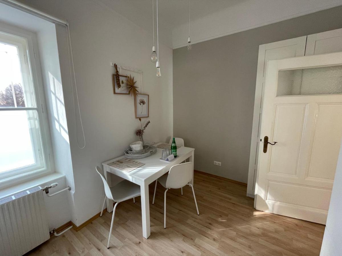 White Flat By Grazrentals With Cool Location & Free Parking Экстерьер фото